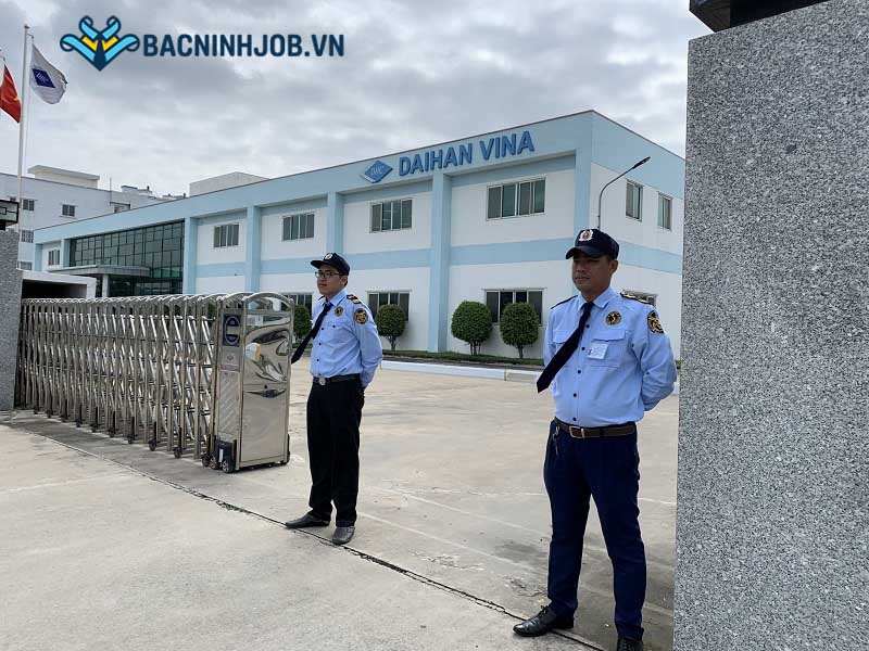 Bảo vệ trực cổng khu công nghiệp tại Bắc Ninh