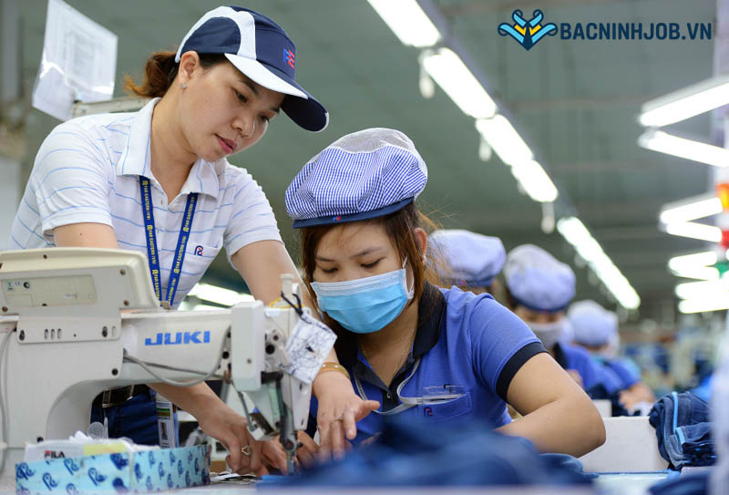 Công nhân lao động phổ thông được đào tạo trong ca làm tại KCN Bắc Ninh