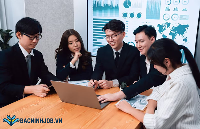 Nhân viên marketing tham gia đào tạo tại doanh nghiệp Bắc Ninh
