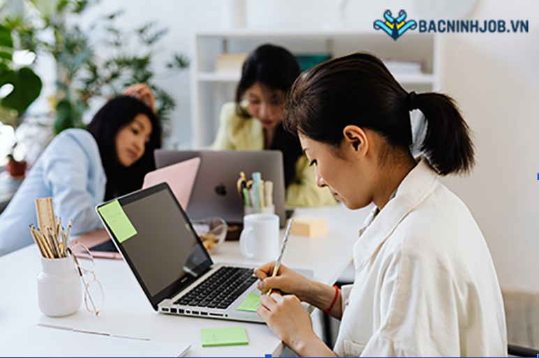 Nhân viên văn phòng làm việc tại doanh nghiệp ở Bắc Ninh