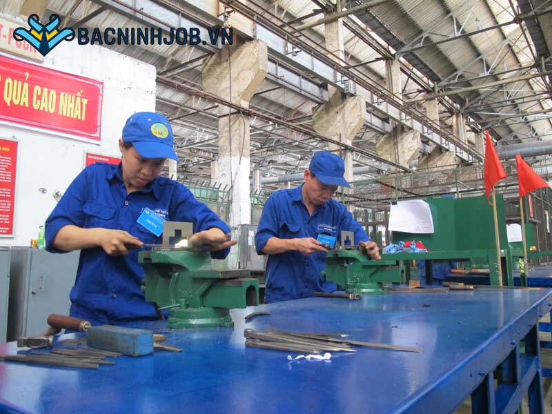 Mức lương và quyền lợi hấp dẫn của nghề công nhân